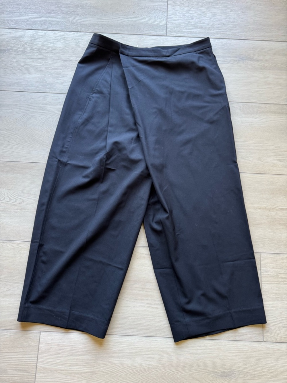 Brunello Cucinelli Folded Front Culotte Black Wide-Leg Cropped Pants